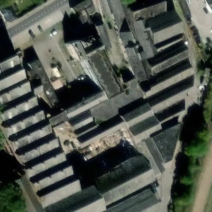 Verlaten Fabriek + Woning