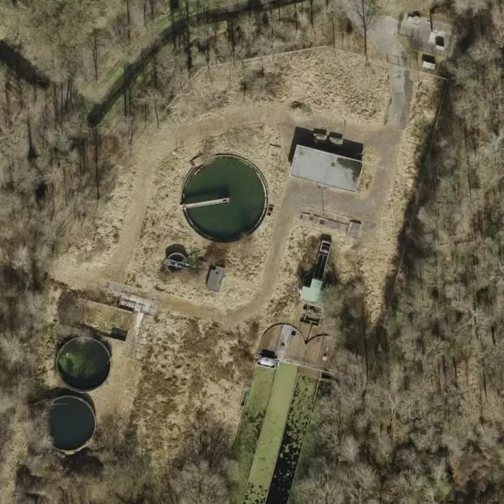 Verlaten Waterzuiveringinstallatie	